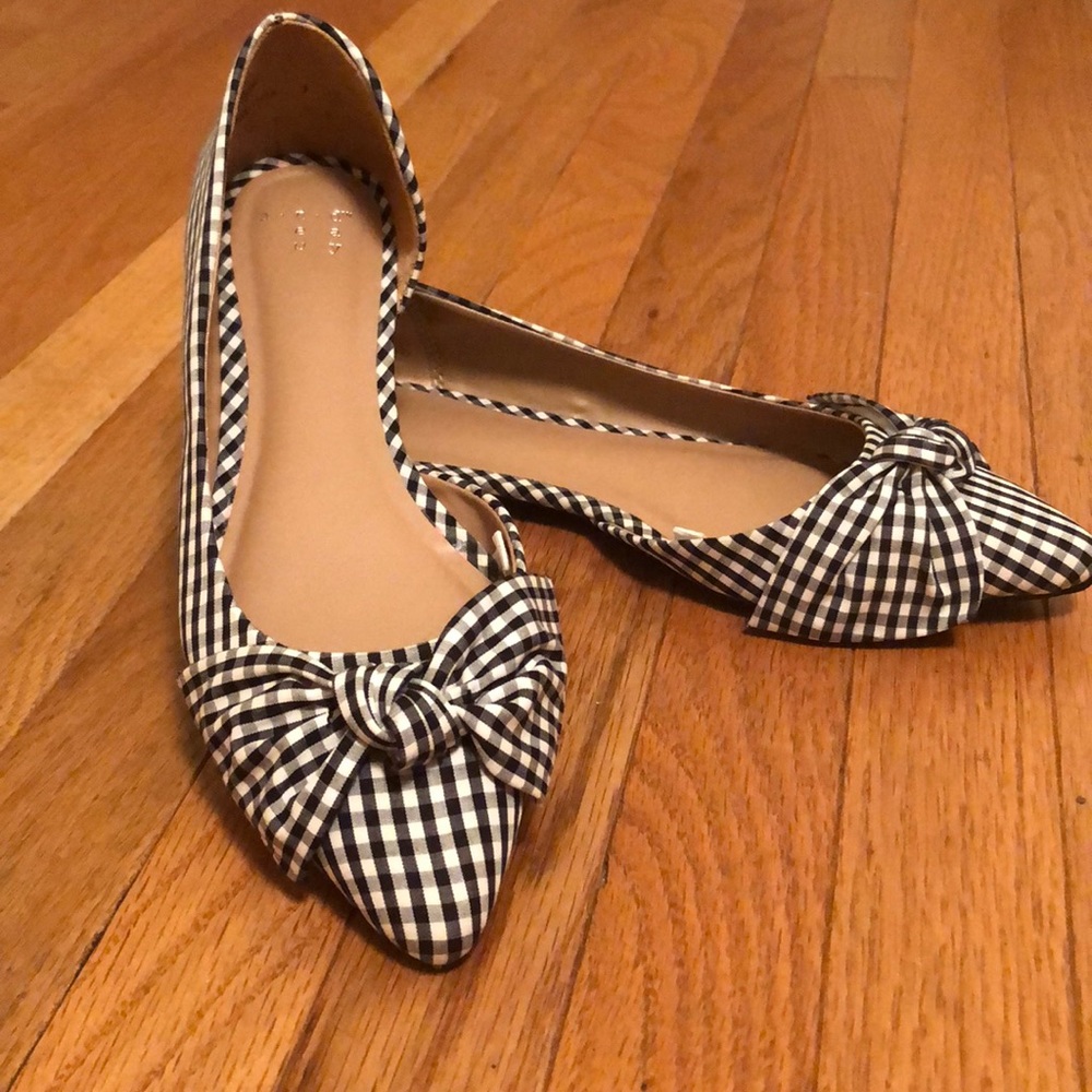 Black and white flats